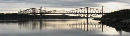 Vu du coté du Pont de Québec, à l'aube.